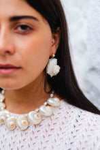 Load image into Gallery viewer, Turbo shell necklace
